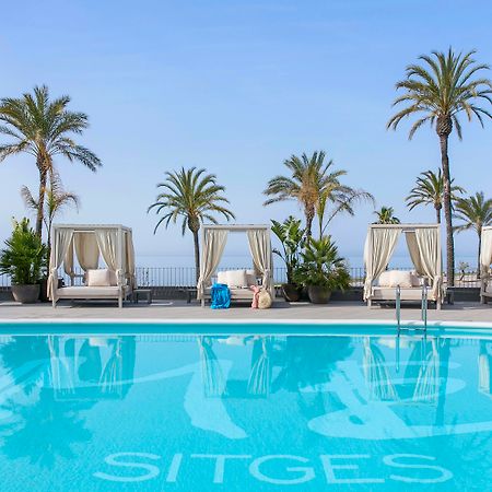 Me Sitges Terramar Hotel Bagian luar foto The pool at the hotel