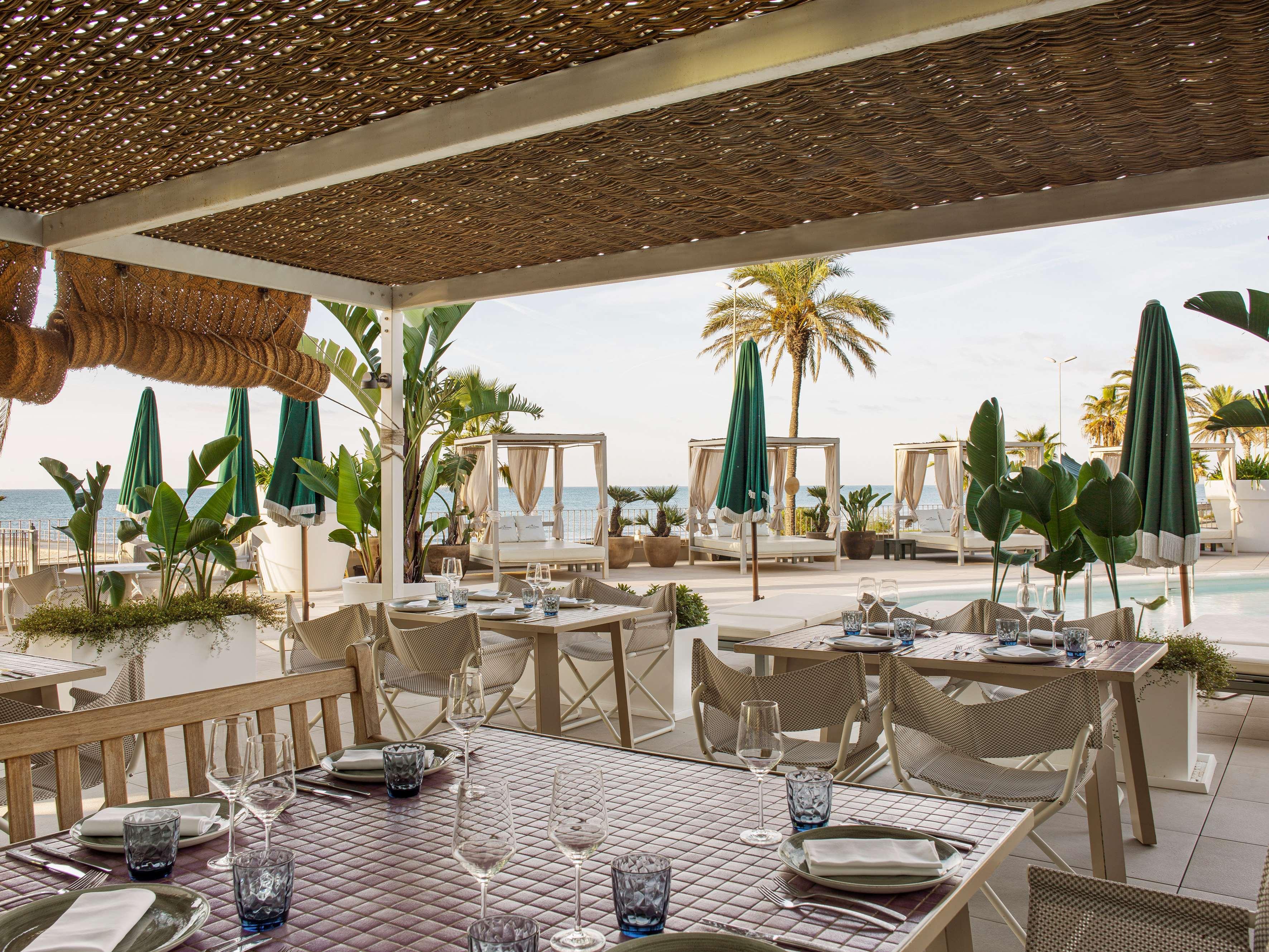 Me Sitges Terramar Hotel Bagian luar foto The Beach Club