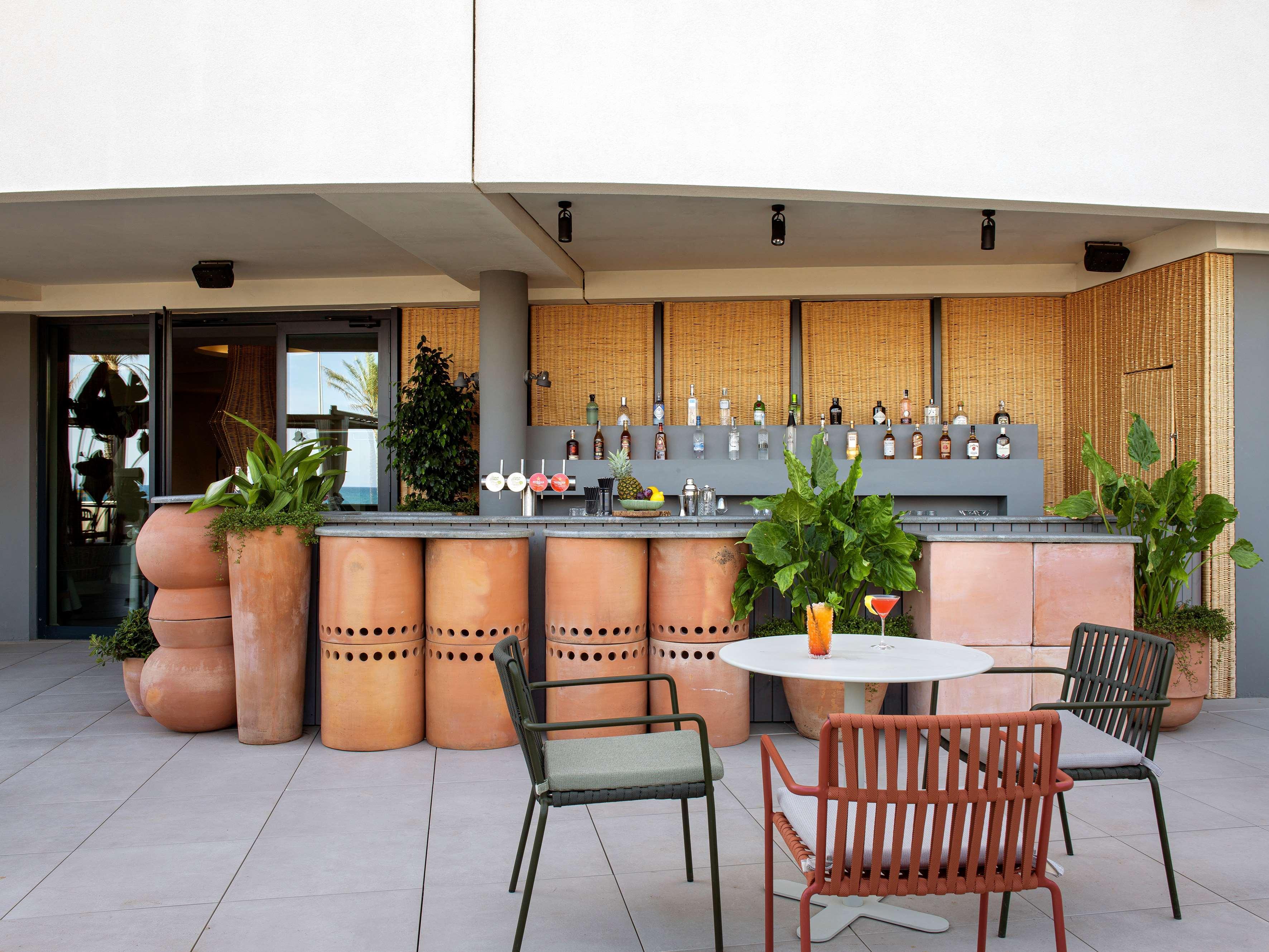Me Sitges Terramar Hotel Bagian luar foto The rooftop bar at the hotel