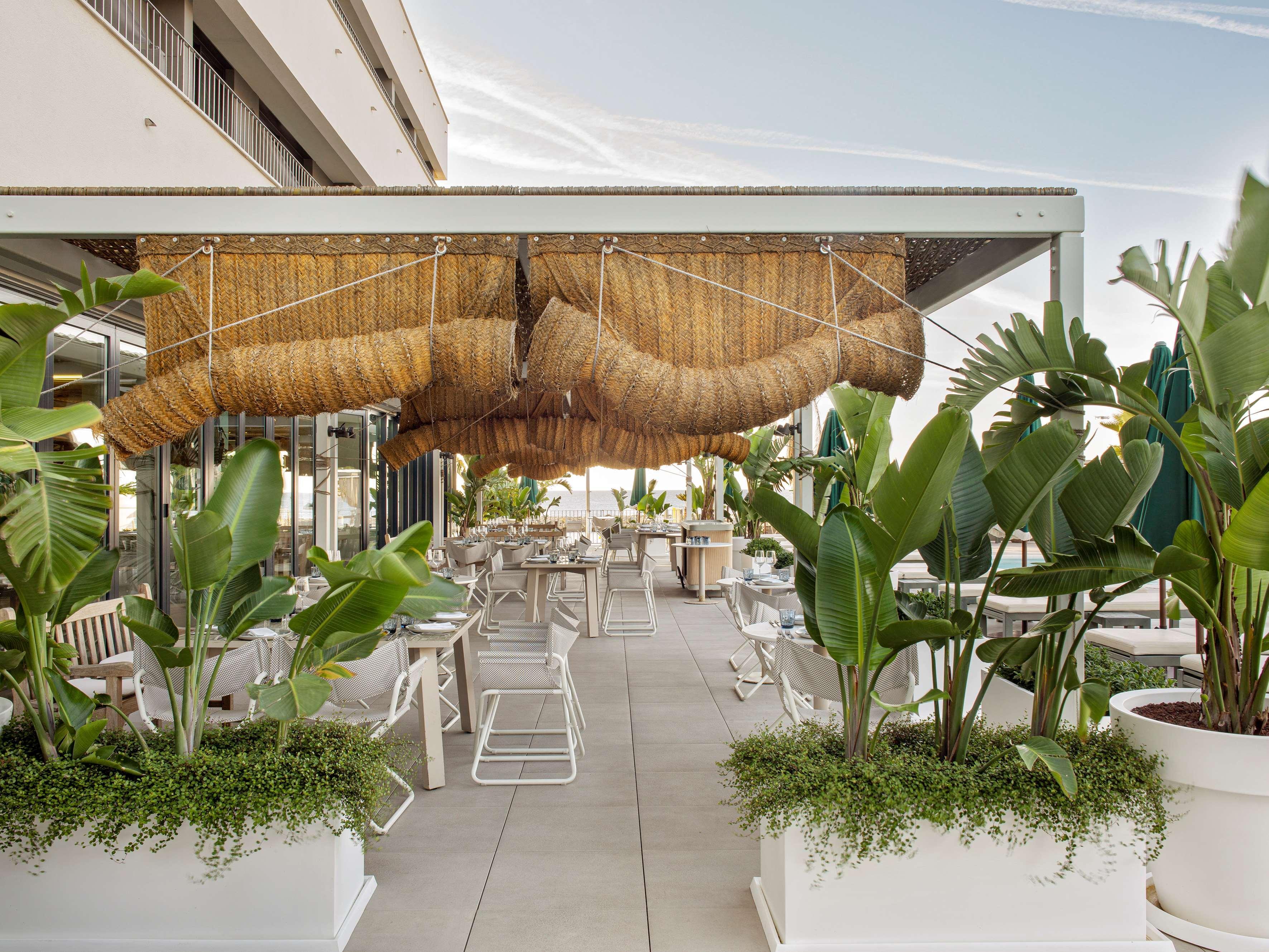 Me Sitges Terramar Hotel Bagian luar foto The rooftop terrace