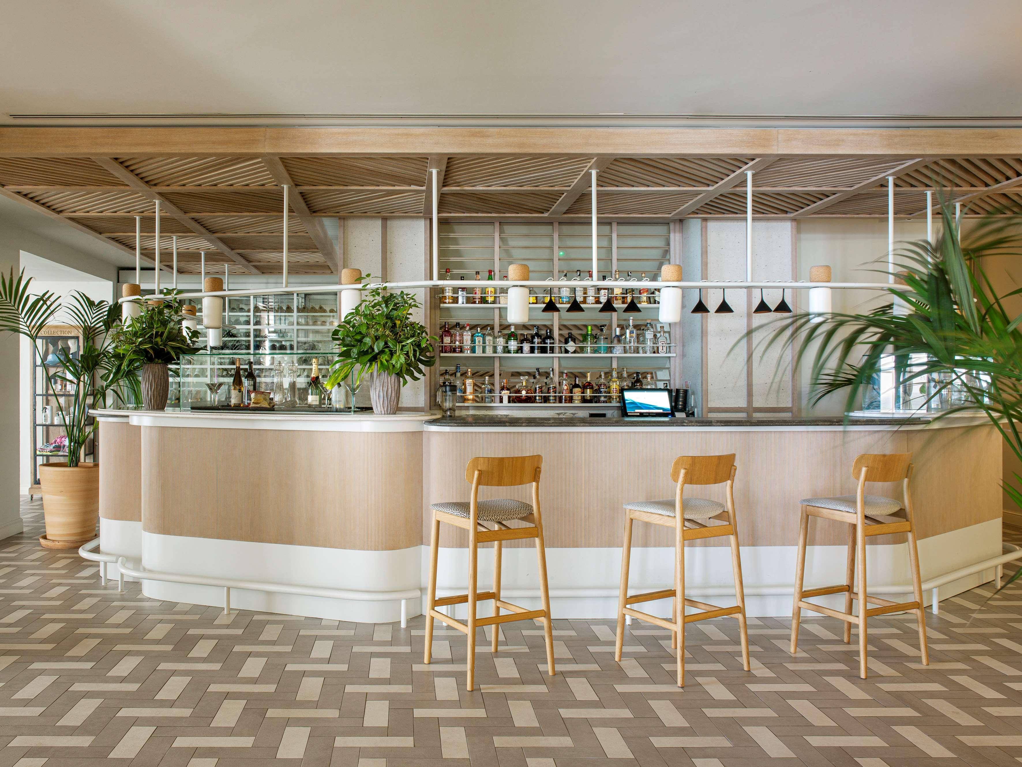 Me Sitges Terramar Hotel Bagian luar foto The bar at the hotel