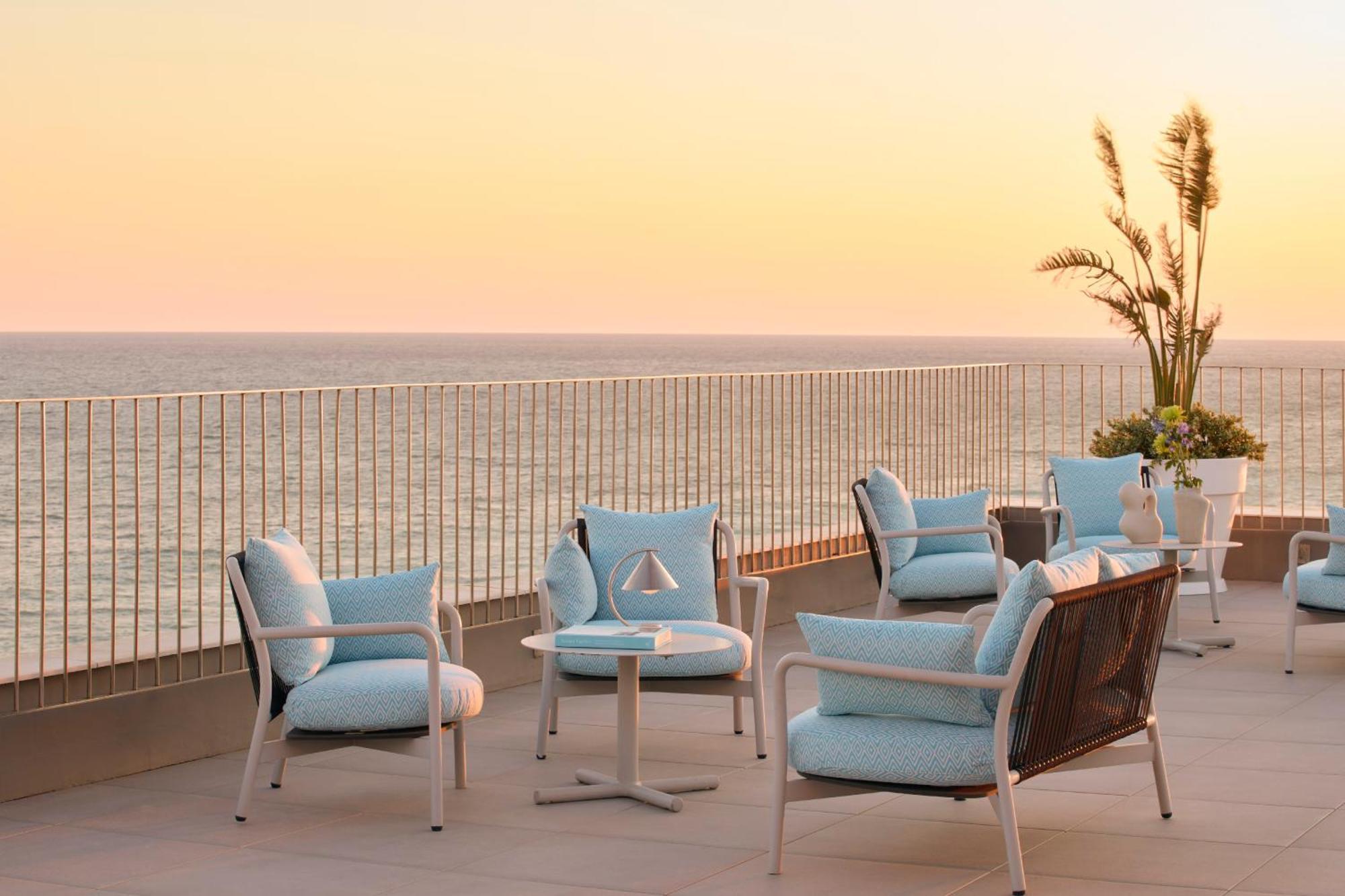 Me Sitges Terramar Hotel Bagian luar foto The Terrace at the Westin