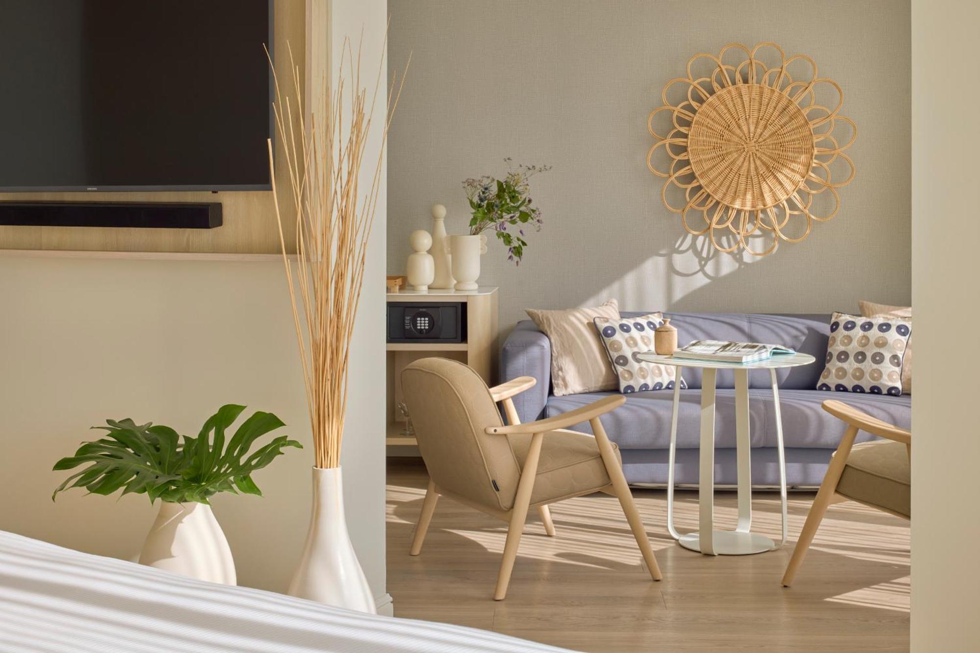 Me Sitges Terramar Hotel Bagian luar foto A living room