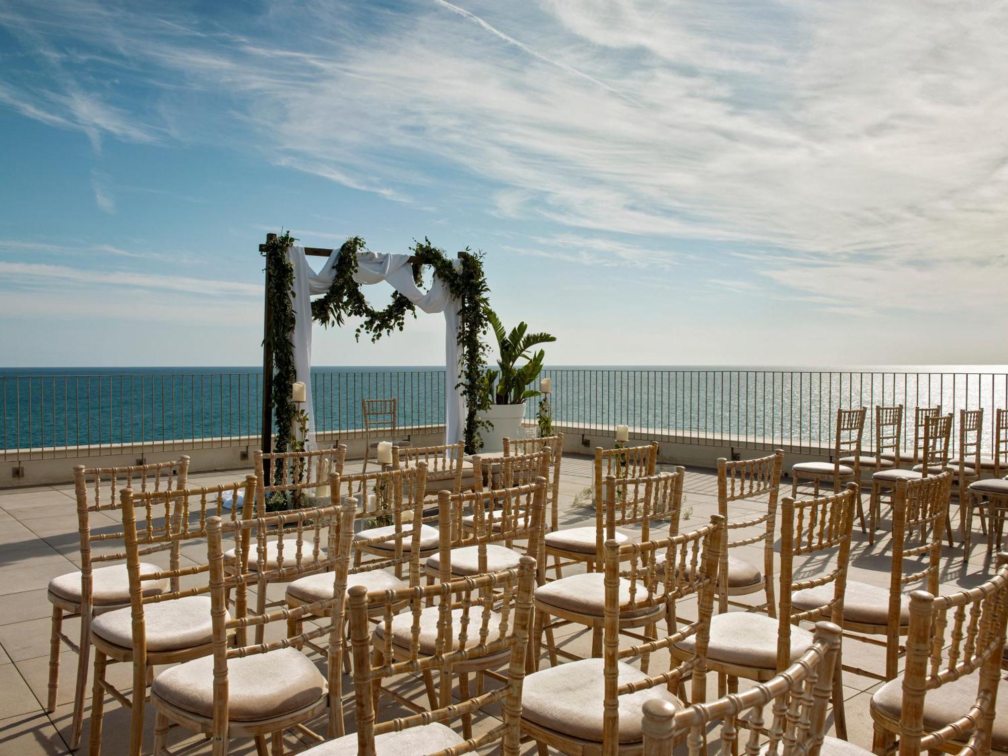 Me Sitges Terramar Hotel Bagian luar foto The rooftop at the Beverly Hills Hotel