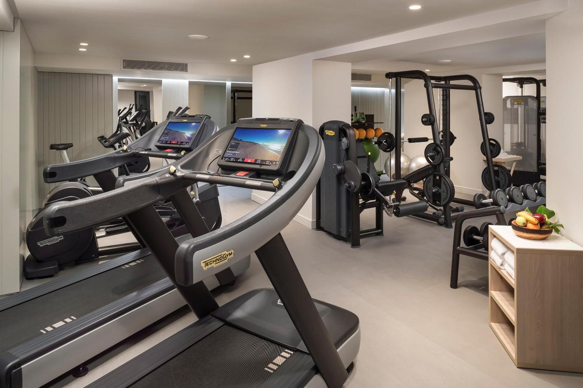 Me Sitges Terramar Hotel Bagian luar foto The gym at The Dorchester