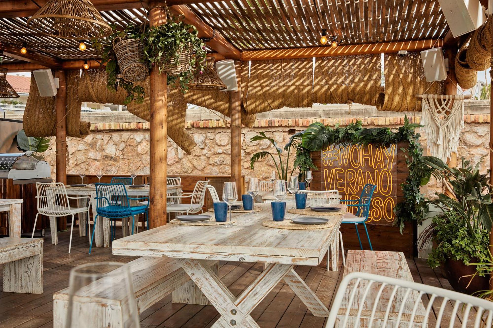 Me Sitges Terramar Hotel Bagian luar foto Restaurant interior