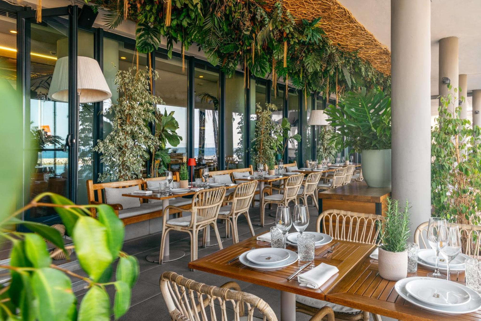 Me Sitges Terramar Hotel Bagian luar foto Restaurant