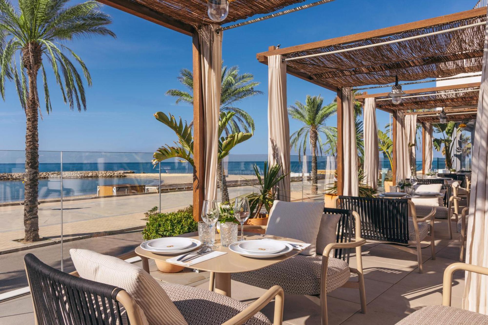 Me Sitges Terramar Hotel Bagian luar foto The Beach Club at the Hilton Tel Aviv