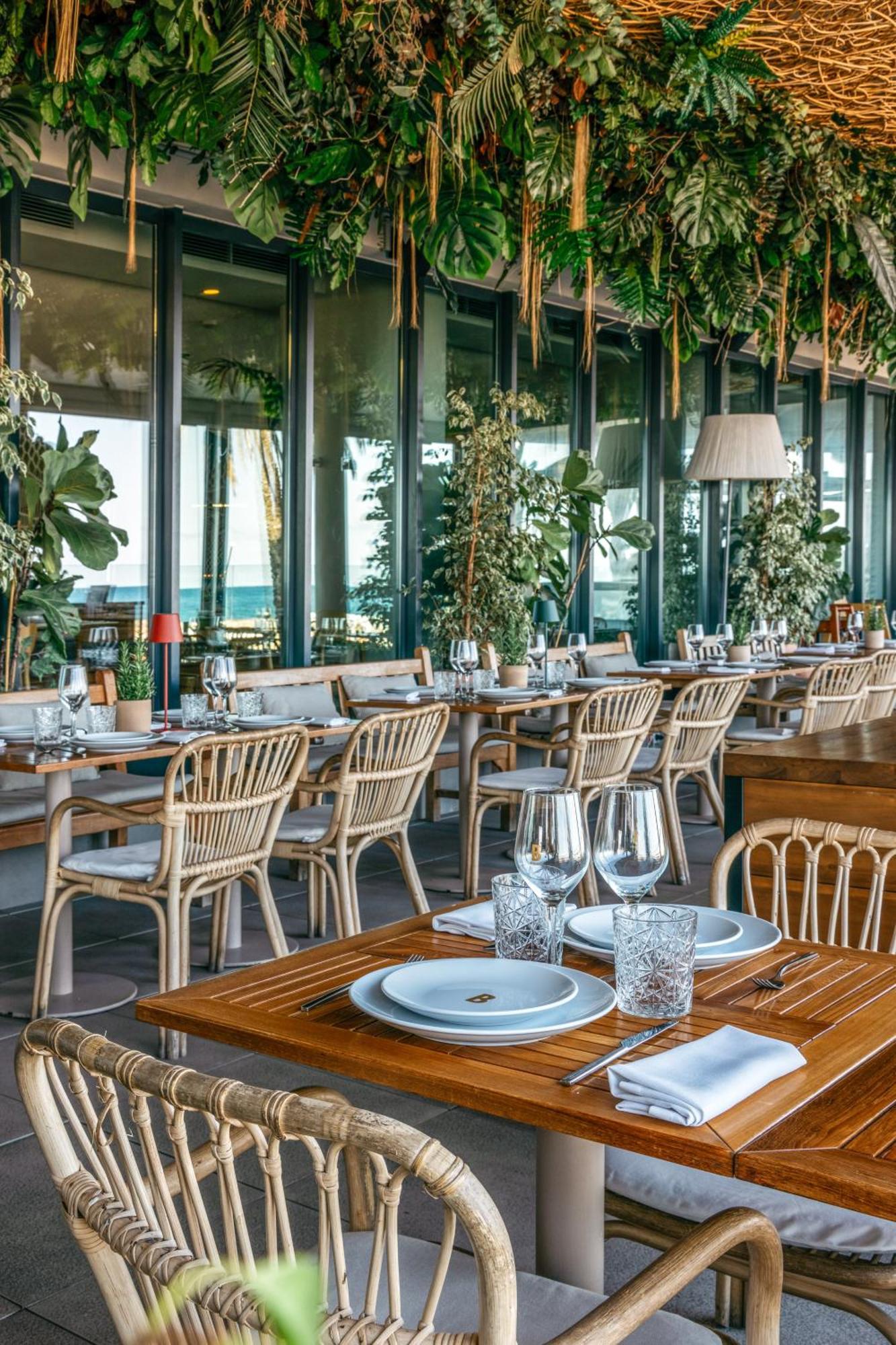 Me Sitges Terramar Hotel Bagian luar foto Restaurant