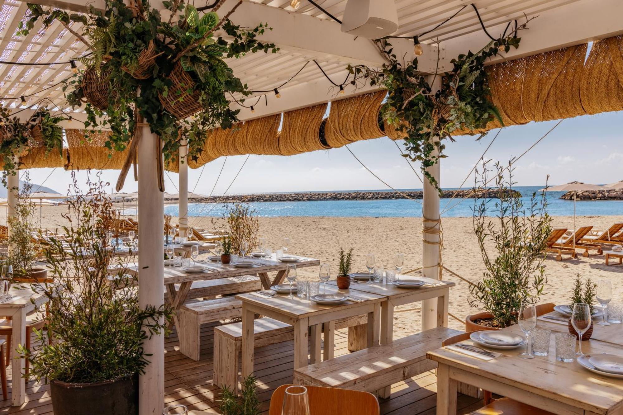 Me Sitges Terramar Hotel Bagian luar foto Beach Club at the Hotel